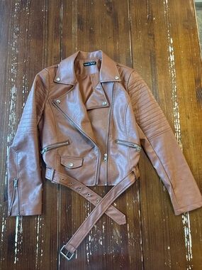 SHEIN Brown Faux Leather Quilted Sleeve Moto Jacket with Belt